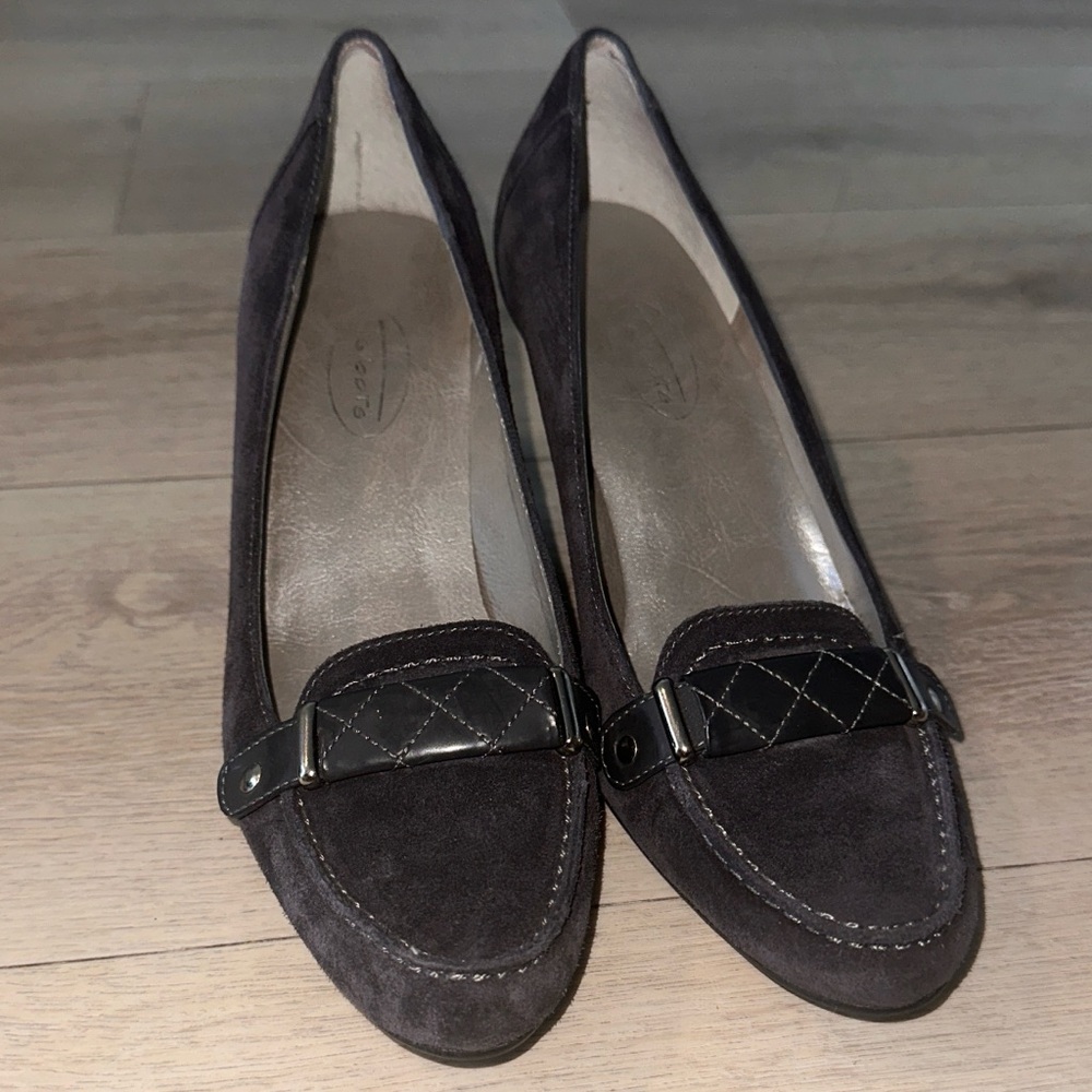 Talbots Vintage Suede Loafers with Heel - Picture 6 of 8